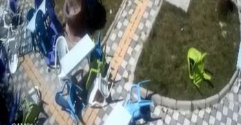 Kütahya’Da Şiddetli Rüzgar Ve Hortum Hasara Yol Açtı
