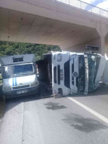 Kütahya’Da Talaş Yüklü Tır Devrildi: 1 Yaralı
