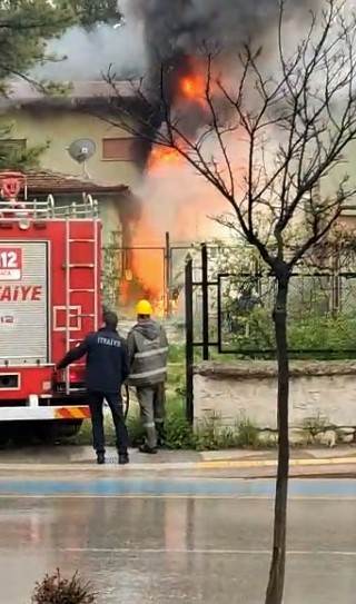 Kütahya’Da Trafo Yangını Paniğe Neden Oldu
