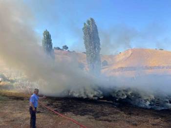 Kütahya’Da Yangında 3 Büyükbaş Hayvan Telef Oldu, Bin 200 Balya Saman Yandı
