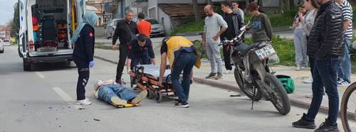 Kütahya'da yayaya yol vermek için duran otomobile motosiklet çarptı