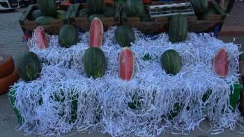 Kütahya’Da Yılın İlk Karpuzu Dilimle Satılıyor
