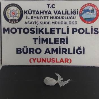 Kütahya’Da Yoklama Kaçağı Şahsın Üzerinde Uyuşturucu Bulundu
