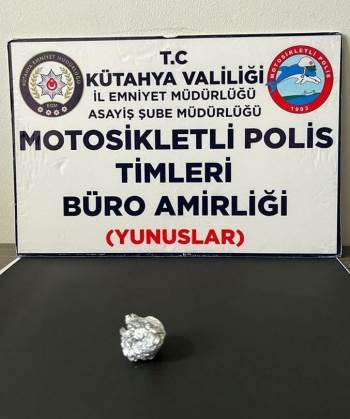 Kütahya’Da Yoklama Kaçağı Şahsın Üzerinde Uyuşturucu Bulundu

