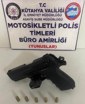 Kütahya’Da Yolcunun Üzerinde Ruhsatsız Tabanca Bulundu
