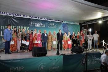 Kütahya’Da Yöresel Kıyafetler Defilesi
