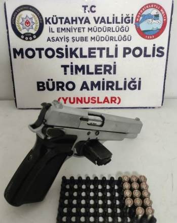 Kütahya’Da Yunus Timleri Bir Kişinin Aracında Kurusıkı Tabanca Ele Geçirdi
