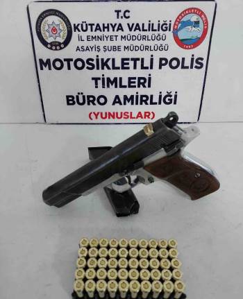 Kütahya’Da Yunus Timleri Ruhsatsız Tabanca Ele Geçirdi
