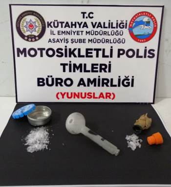 Kütahya’Da Yunus Timlerince 5 Kişinin Üzerinde Uyuşturucu Ele Geçirildi
