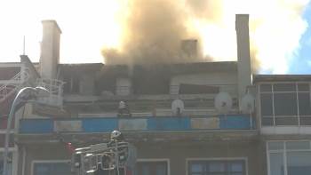 Kütahya’Daki Çatı Yangınında Mahsur Kalan 4 Kişi Kurtarıldı
