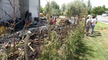 Kütahya’Daki Plastik Fabrikası Yangınında Alevler Metrelerce Yükseldi
