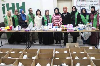 Kütahya’Dan Depremzede Kadınlara Hijyen Seti
