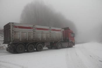 Kütahya Domaniç’E Mevsimin İlk Karı Yağdı
