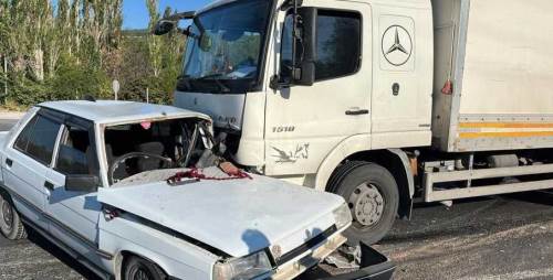 Kütahya Domaniç’te kavşakta kaza: 2 kişi yaralandı