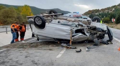 Kütahya-Eskişehir yolunda feci kaza! Sürücü can verdi 