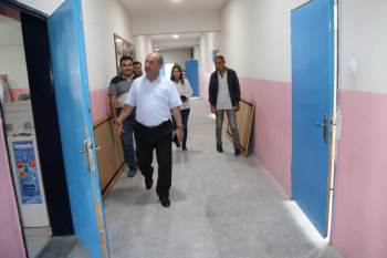 Kütahya Hüsnü Kişioğlu Ortaokulu’Nda Tadilat Çalışması
