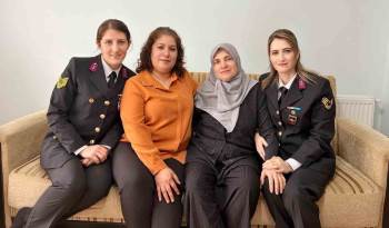 Kütahya İl Jandarmadan Şehit Uzman Çavuş Uyanık’In Ailesine Ziyaret
