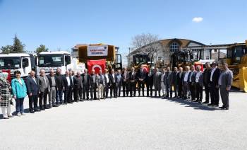 Kütahya İl Özel İdaresi’Nin Araç Parkı 14 Yeni İş Makinesi Ve Araçla Güçlendirildi
