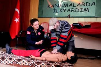 Kütahya İl Sağlık Müdürlüğü Personeline İlkyardım Eğitimi
