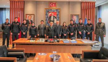 Kütahya İtfaiyesi 17 Araç Ve 83 Personelle Hizmet Veriyor
