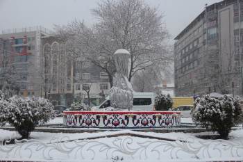 Kütahya Mart Ayını Karla Karşıladı
