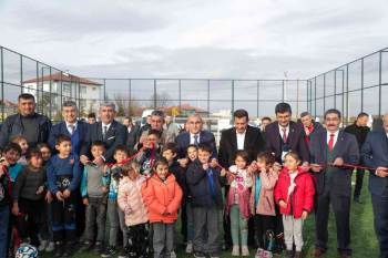 Kütahya’Nın Siner Mahallesi’Ne Halı Saha
