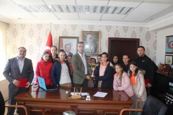 Kütahya’Nın Tek İlçe Ortaokul Kız Basketbol Takımı Ödüllendirildi
