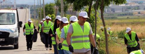Kütahya OSB'de 100'ü aşkın gönüllü çöp topladı