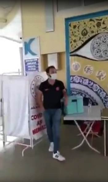 Kütahya Otogarı’Nda İlginç Aşı Daveti
