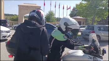 Kütahya Polisi Ayt’Ye Geç Kalan, Kimlik Ve Giriş Belgesini Unutan Adaylar İçin Seferber Oldu
