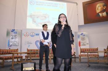 Kütahya Sosyal Bilimler Lisesi’Nde Şiir Ve Müzik Dinletisi
