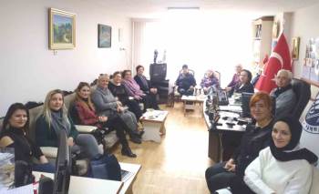 Kütahya Sosyal Yardım Ve Kültür Vakfı 100 Çocuğu Sevindirdi
