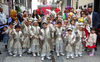 Kütahya Vakıflar Bölge Müdürlüğü 21 Çocuğu Sünnet Ettirdi
