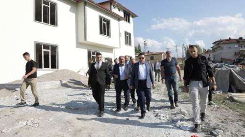 Kütahya Valisi halkın kendi imkanlarıyla yaptığı tesisi inceledi