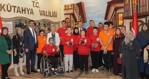 Kütahya Valisi Musa Işın, down sendromlu çocuklar ve aileleriyle buluştu