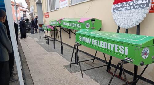 Kütahya yasa boğuldu: Uşak'taki kazada hayatını kaybeden aile toprağa verildi