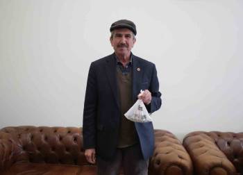 Kütahyalı 11 Yaşındaki Çocuk Depremzedelere Kumbarasını Bağışladı
