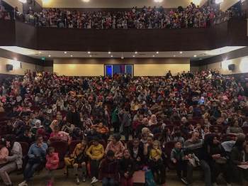 Kütahyalı Çocuklar ’Şirinler’ İle Eğlendi
