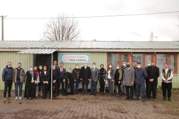 Kütahyalı Emekli Kütüphane Memuru, Köy İlkokuluna Kütüphane Kurdu
