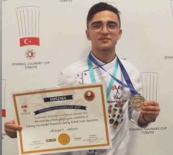 Kütahyalı Genç Girişimcinin ‘Leblebi Saray Helvası’ İsimli Tatlısı Tescillendi
