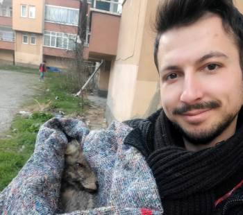 Kütahyalı Hayvan Sever Ormanlık Alanda Bitkin Halde Bulduğu Tilkiyi Hayata Döndürdü

