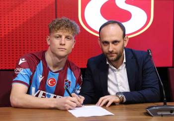 Kütahyalı Muhammed Mustafa Pınarcı, Trabzonspor Forması İle Profesyonel Oldu
