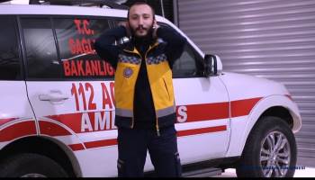 Kütahyalı Sağlık Çalışanları, Engellilere Sevgilerini İşaret Diliyle Anlattı
