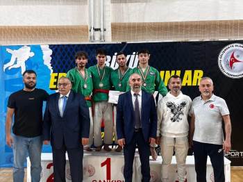 Kütahyalı Sporcular Kuraş Şampiyonasından Kupalarla Döndü
