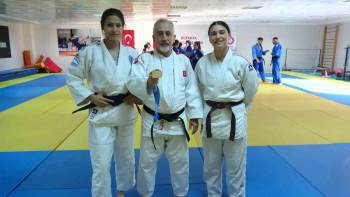 Kütahyalı Sporculardan, Avrupa Kuraş Şampiyonası’Nda 2 Altın Madalya
