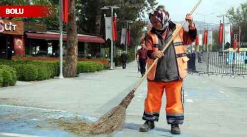 Kutlayanlar gitti, temizlik işçilere kaldı