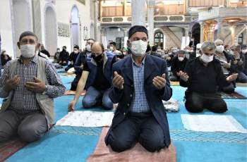 Kutlu Gecede Sevinç Ve Hüzün Bir Arada
