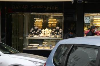 Kuyumcudan El Çabukluğu İle Hırsızlık Güvenlik Kamerasında
