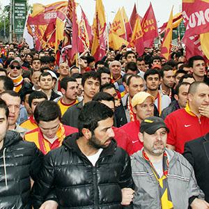 Süheyl Batum dan Galatasaray a destek