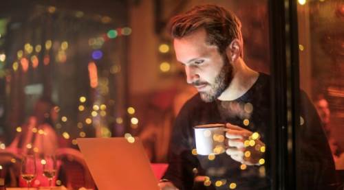 Laptop Camı Nasıl Silinmeli? Temiz ve Parlak Ekran İçin Pratik İpuçları